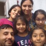 „Scoală-te, mami, te așteptăm". O mamă a cinci copii a murit la 37 de ani. Nu a mai apucat să îşi cunoască ultimul copil