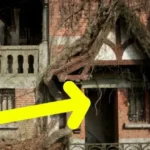 A forțat ușa unui castel abandonat de sute de ani, dar ce a găsit acolo l-a șocat!