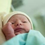 Un bebeluş declarat mort la naştere, în Turcia, a început să plângă în braţele tatălui, în timp ce îl ducea la cimitir