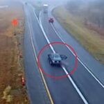 Groază pe autostradă. Un copil a căzut dintr-o mașină aflată în mers, pe mijlocul unui drum din Iowa. Momentul a fost filmat de camere