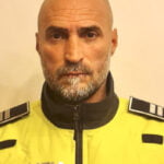 Cosmin, un poliţist din Bucureşti, a devenit eroul unei femei care a vrut să îşi încheie socotelile cu viaţa. Femeia s-a aruncat în Dâmboviţa, decisă să-și pună capăt zilelor, însă bărbatul a fost cel care a salvat-o.