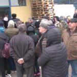 Persoane cu handicap, la coada umilinţei pentru pachete cu ajutoare de la UE: "E bătaie de joc". Ce conţin cutiile de 25 kg