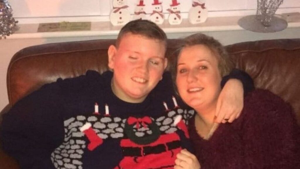 "Fratele meu s-a plâns că-i curge nasul. 36 de ore mai târziu era mort". Povestea șocantă a unui tânăr de 28 de ani