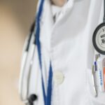 Salariu medic rezident 2023. Câți bani primește lunar