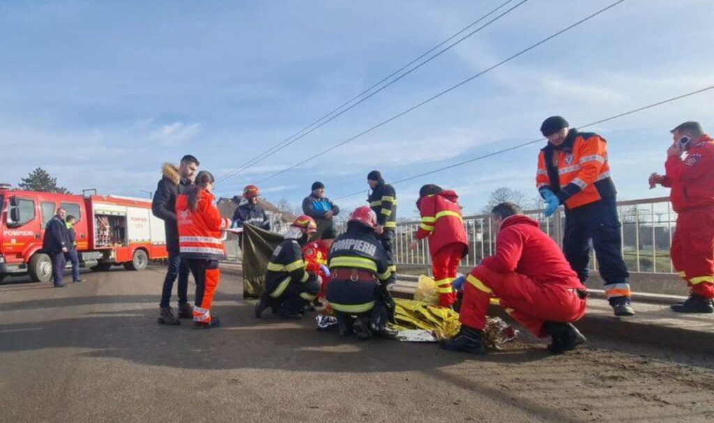 Tragedie la Botoșani. O fată de 14 ani a murit după ce a fost înjunghiată de 25 de ori pe stradă