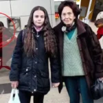 Eliza, fiica celei mai bătrâne mame din România a ajuns la facultate! Cum arată acum o zi din viața ei! Cu ghiozdanul la metrou și cu căști este o studentă în toată regula! Mama ei are 84 de ani