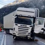 Șofer de TIR mort la doar 22 de ani. A fost aruncat din cabină peste pod, s-a prăbușit în gol 20 de metri și a sfârșit într-un râu, în Italia