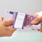 10.000 de euro, preţul cerut de doi inspectori Antifraudă ca să "închidă ochii" la neregulile găsite. Unul dintre ei, prins în flagrant de DNA