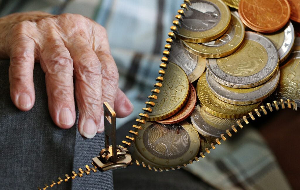 Vârstă de pensionare femei 2023. La câți ani pot ieși la pensie