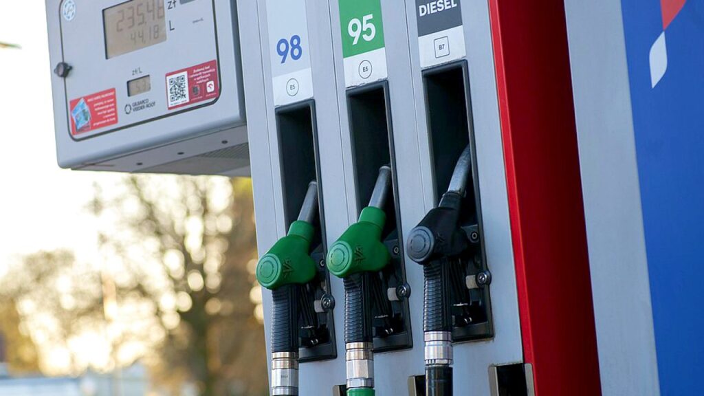 Lovitură pentru șoferi în prima zi din 2023. Cât costă benzina și motorina pe 1 ianuarie