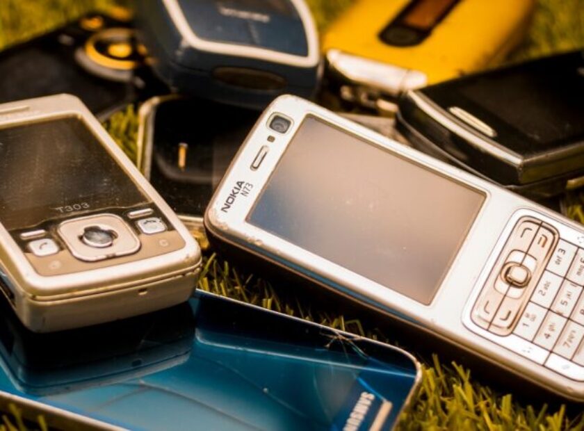 London,,England,-,July,12,,2019:,Selection,Of,Old,Mobile