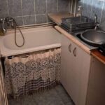 O nouă bombă imobiliară la Cluj. Cu cât se închiriază o locuință cu cada în bucătărie: "Vreau să cred că e o glumă"