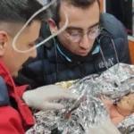 Salvați după 4 zile de la cutremur. Un bebeluș a fost ținut în viață de mama lui care l-a alăptat