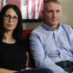 Doi români, abandonaţi la naştere, au descoperit după 50 de ani că sunt gemeni. Locuiesc la câţiva kilometri unul de celălalt, în Canada