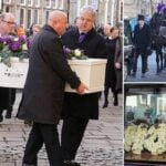 Lacrimi amare la înmormântarea unei tinere de 15 ani care a murit înjunghiată. O caleaşcă trasă de 4 cai a dus sicriul alb, în Anglia: ''Odihneşte-te în pace!''