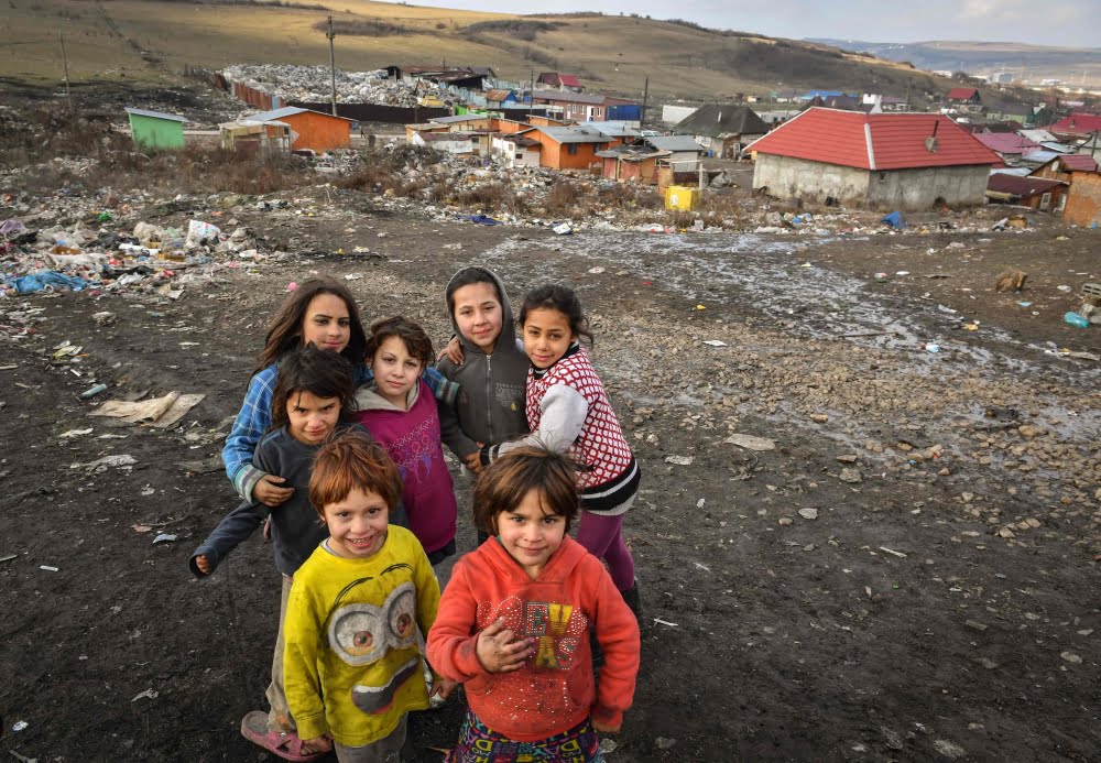 O mamă din Cluj vrea să-și ducă fetița de 5 ani într-un loc unde "sărăcia e mare", ca să-i dea o lecție. Reacția internauților