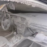 Femeie incuiată în portbagajul unei mașini incendiate de către iubit. A fost salvată în ultima clipă