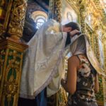 Preot din Argeș, prins cu amanta la mare de o femeie din sat. Ce a făcut imediat după