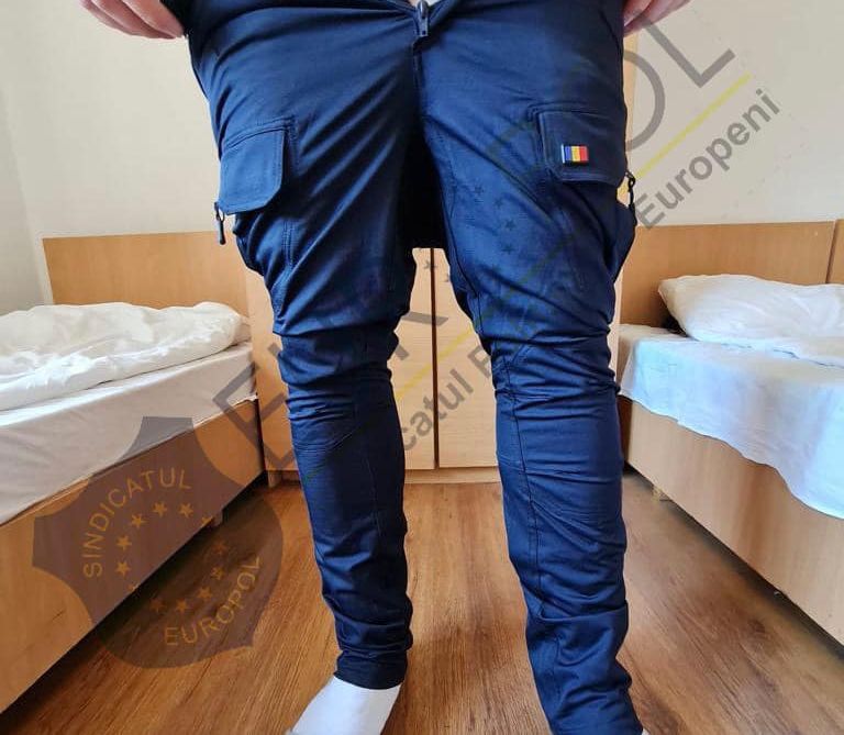 Viitorii polițiști de la Școala de Poliție din Câmpina au primit uniforme mai mici