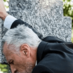 La 20 de ani de la moartea fiicei nou-născute, un bărbat aude: „Tată, în sfârșit te-am găsit”