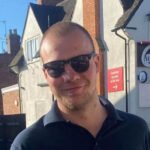 Îngrijorată că fiul ei a lipsit o noapte de acasă, o femeie l-a căutat cu o aplicație de urmărire de pe telefon și a făcut o descoperire șocantă