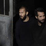 Frații Andrew şi Tristan Tate au fost eliberați în această seară din arestul preventiv