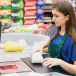 Ce salariu are un casier la Lidl, Kaufland, Profi, Pepco, Mega Image şi alte mari magazine din România