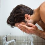 Mort după ce s-a spălat pe faţă cu apă de la chiuvetă. O amibă i-a devorat creierul bărbatului din Florida