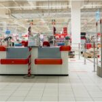Lovitură pentru Auchan, după ce compania a anunţat că plănuieşte să renunţe la casieri