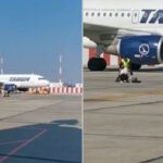 Scene incredibile pe Aeroportul Henri Coandă. O femeie cu un copil mic a încercat să prindă avionul din mers