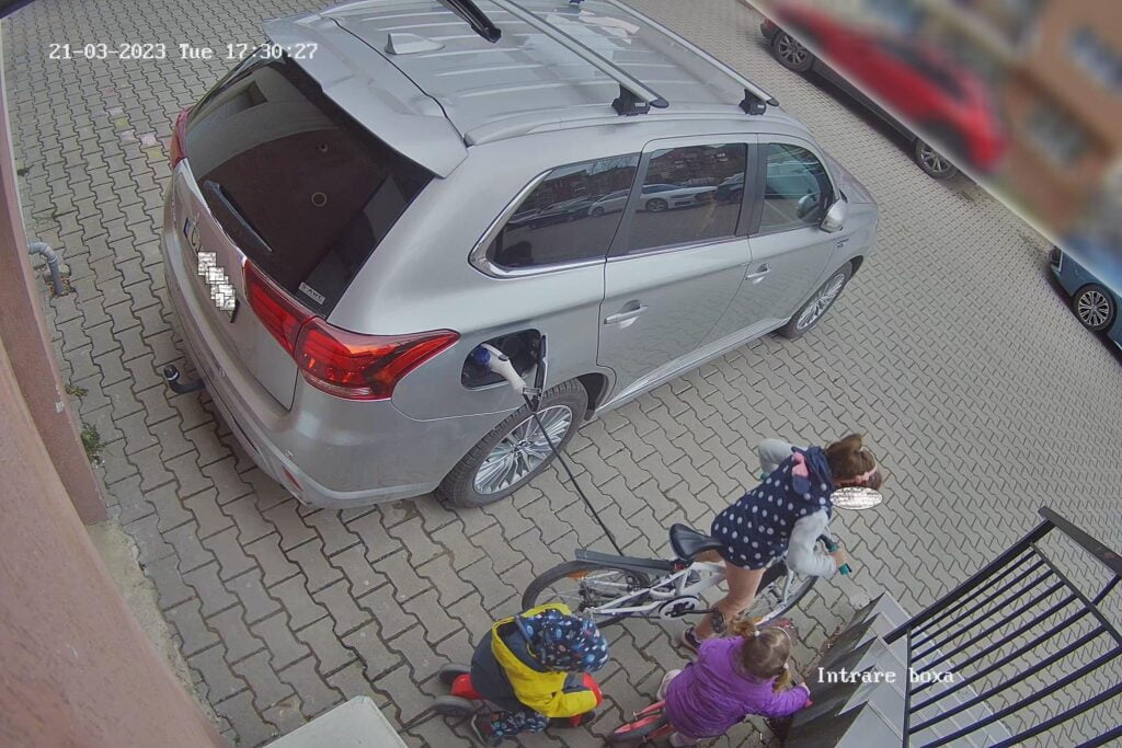 Mesajul unui șofer din Cluj, deranjat de copiii care merg cu bicicleta pe lângă mașini: "Le vor zgâria"