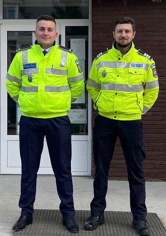 Doi polițiști din Zalău au oprit un șofer vitezoman, care le-a cerut ajutorul: "Știu, aveam viteză mare, însă vă rog mult să mă ajutați"