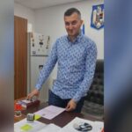 Un tânăr angajat la o primărie din Gorj, pus să jure pe Biblie că-și va face datoria