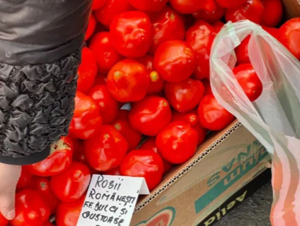 Românii mănâncă cele mai scumpe legume din toată Europa. Cât va costa 1 kg de roșii românești