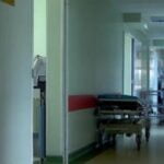 Un pacient s-a aruncat de la etajul 3 şi a fost găsit mort, deşi era legat de pat. Incident şocant la un spital din Slatina