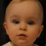 Sfârșit cumplit pentru o fetiță de nici doi ani. Copila și-a prins capul într-un cadru de pat