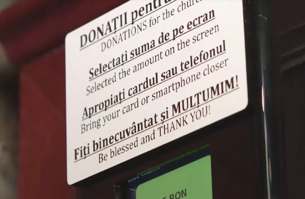 Cutia milei electronică, într-o biserică din România. Credincioșii pot face donații de 5, 10 sau 50 de lei