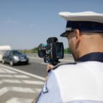 Poliţiştii, obligaţi să stea cu radarul "la vedere". Condiţiile în care pot fi amendaţi şoferii vitezomani
