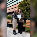 Alexia, tânăra cu braţele replantate, şi-a trecut "îngerul" pe certificatul de "renaştere": "Draga mea copilă, esti simbolul triumfului vieţii"