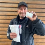 Un cioban a mers patru zile pe jos ca să ajungă acasă. A fost ajutat de jandarmi, care i-au cumpărat bilet de tren