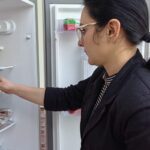 Primul oraș din România cu un "frigider comunitar". Oamenii donează, iar cei care au nevoie vin și iau mâncare