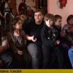 Cinci copii din Apuseni și-au pierdut orice speranță la o viață mai bună. Trăiesc în creierii munților, iar părinții fac eforturi extreme să-i trimită să studieze la oraș