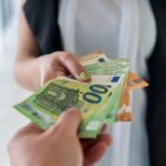 Femei înșelate cu mii de euro de un bărbat din Ilfov, cunoscut pe Tinder. Individul se dădea drept un afacerist bogat