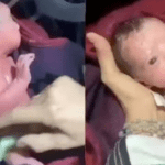 O fetiță s-a născut aproape moartă în timpul unui zbor cu avionul, dar trei medici aflați printre pasageri i-au salvat viața