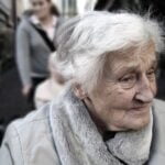 Scrisoarea unei mame catre copilul ei: „Nu mai simt ca iti sunt mama, ci doar povara. Simt ca abia astepti sa plec”