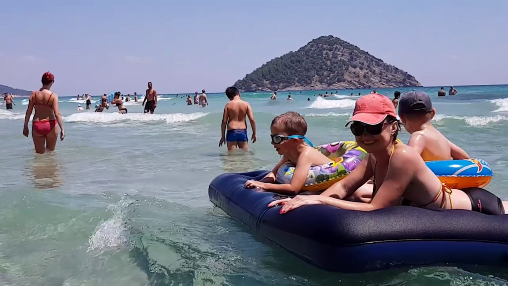 Ce a pățit o familie de români care și-a petrecut vacanța în Thassos: "Nu vom mai calca vreodată pe aici! Nu suntem bine primiți!"