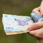 Vestea momentului pentru românii cu pensie mai mică de 2000 de lei. Când le vor întra banii în plus