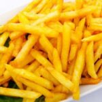 Trucul știut de adevăratele gospodine! De ce să nu pui sare pe cartofii pentru prăjit