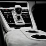 Ce se întâmpla dacă vei fi prins conducând o mașină cu transmisie manuală, deși ai făcut școala pe una automată