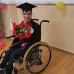 Povestea emoționantă de viață a Danielei din Mediaș. Abandonată de părinți și ”blocată” într-un scaun cu rotile, a intrat la facultate